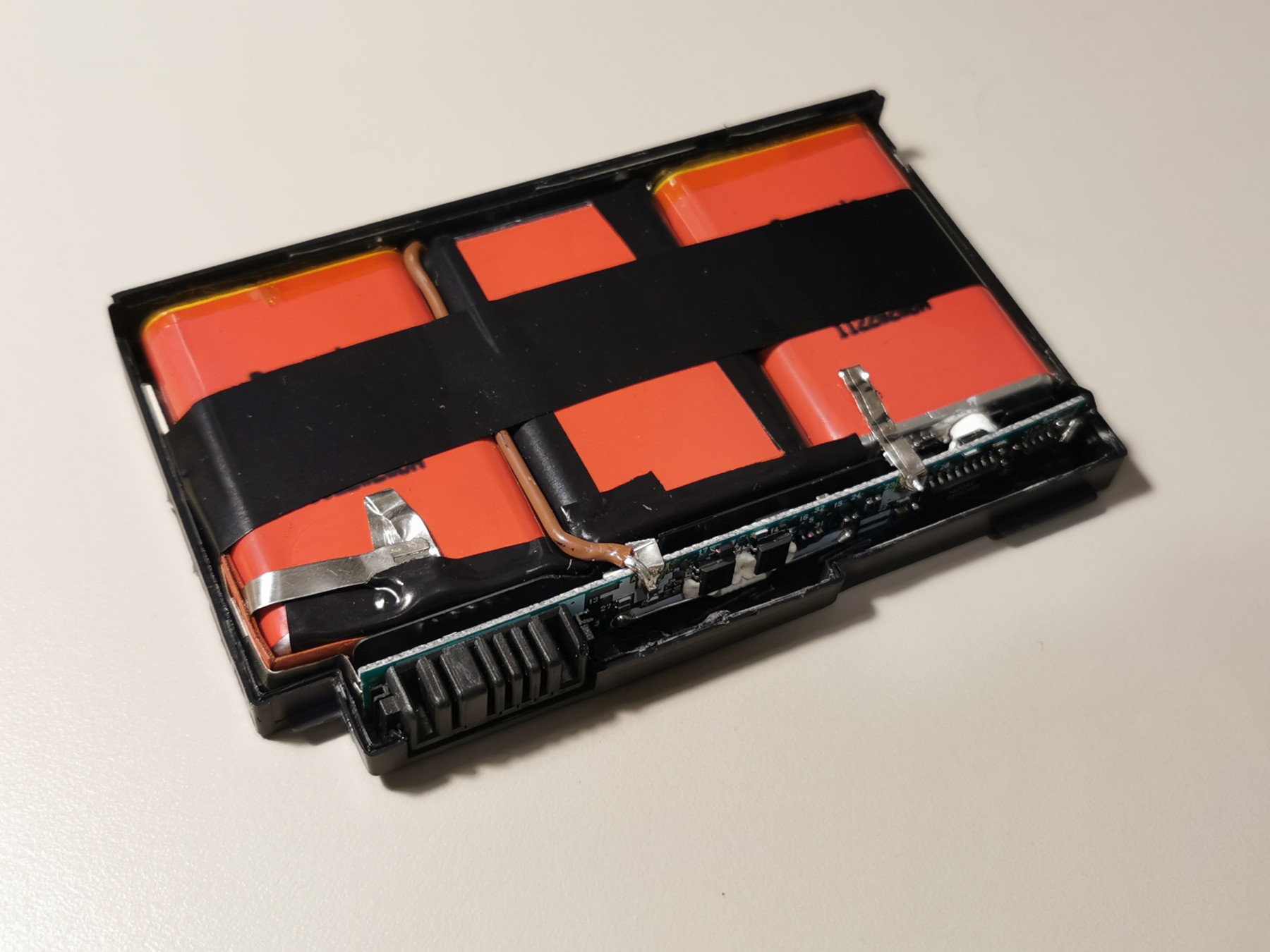How to Replace the Li-Ion Cells of an IBM ThinkPad 240 Battery Pack