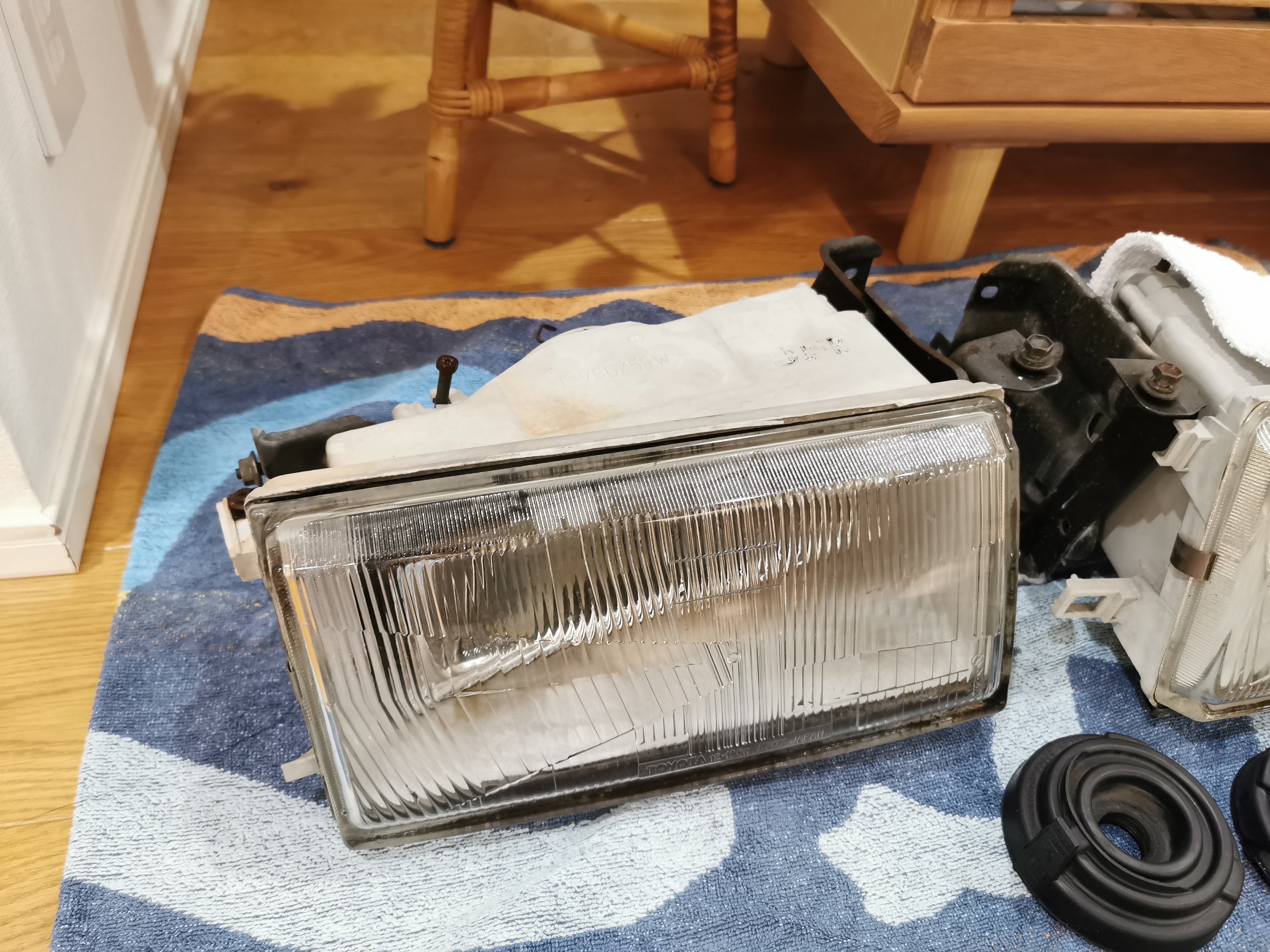 How to Refurbish AE86 Levin Headlights